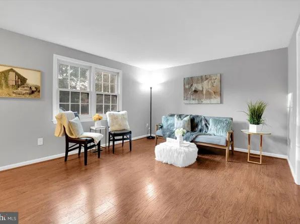 3109 Pebble Hill Ln, Fairfax, VA 22031
