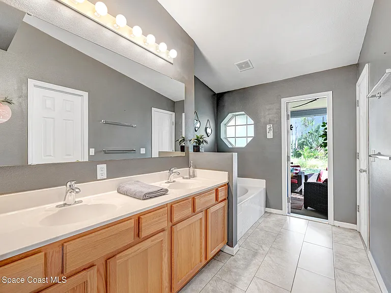 1652 La Maderia Dr SW — Photo 24
