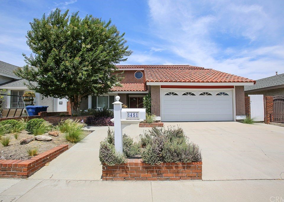 1st image of 8451 Sandalwood Cir