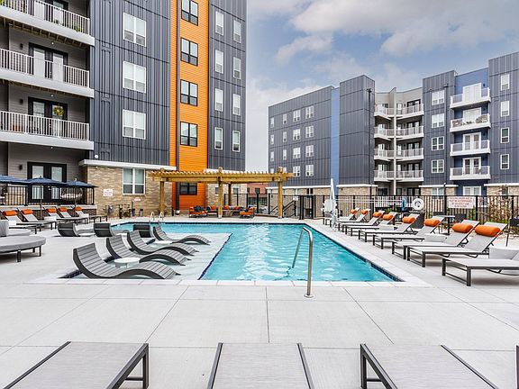 Arrello Pool Deck