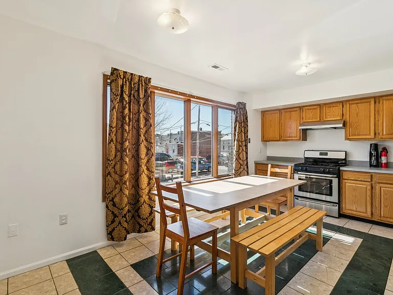 3379 Frederick St — Photo 11