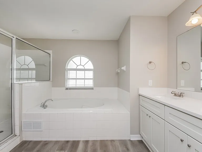 553 Brentford Ct — Photo 13