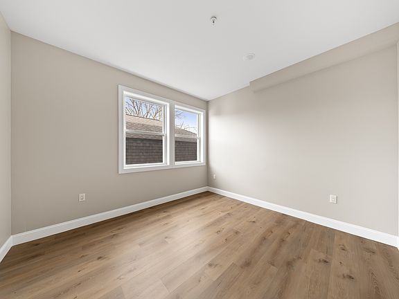 5th image of 17-19 Wickham St #202