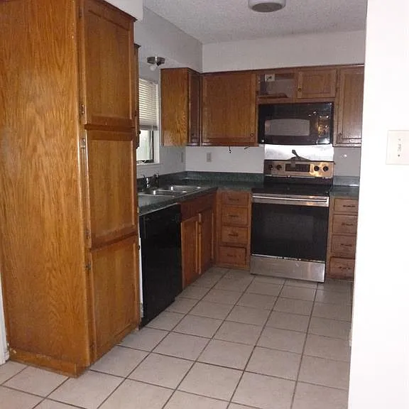 5704 Sterling Green Trl — Photo 6