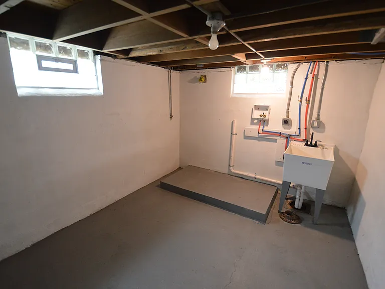 332 Sheldon St — Photo 24
