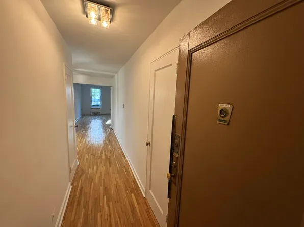 140-21 Burden Crescent image 2 of 30