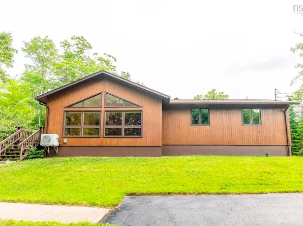 55 Carlheath Dr, Wellington, NS B2T 1J4