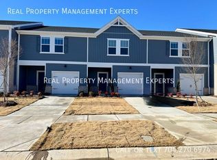 8029 Hidden Ct, Charlotte, NC 28216