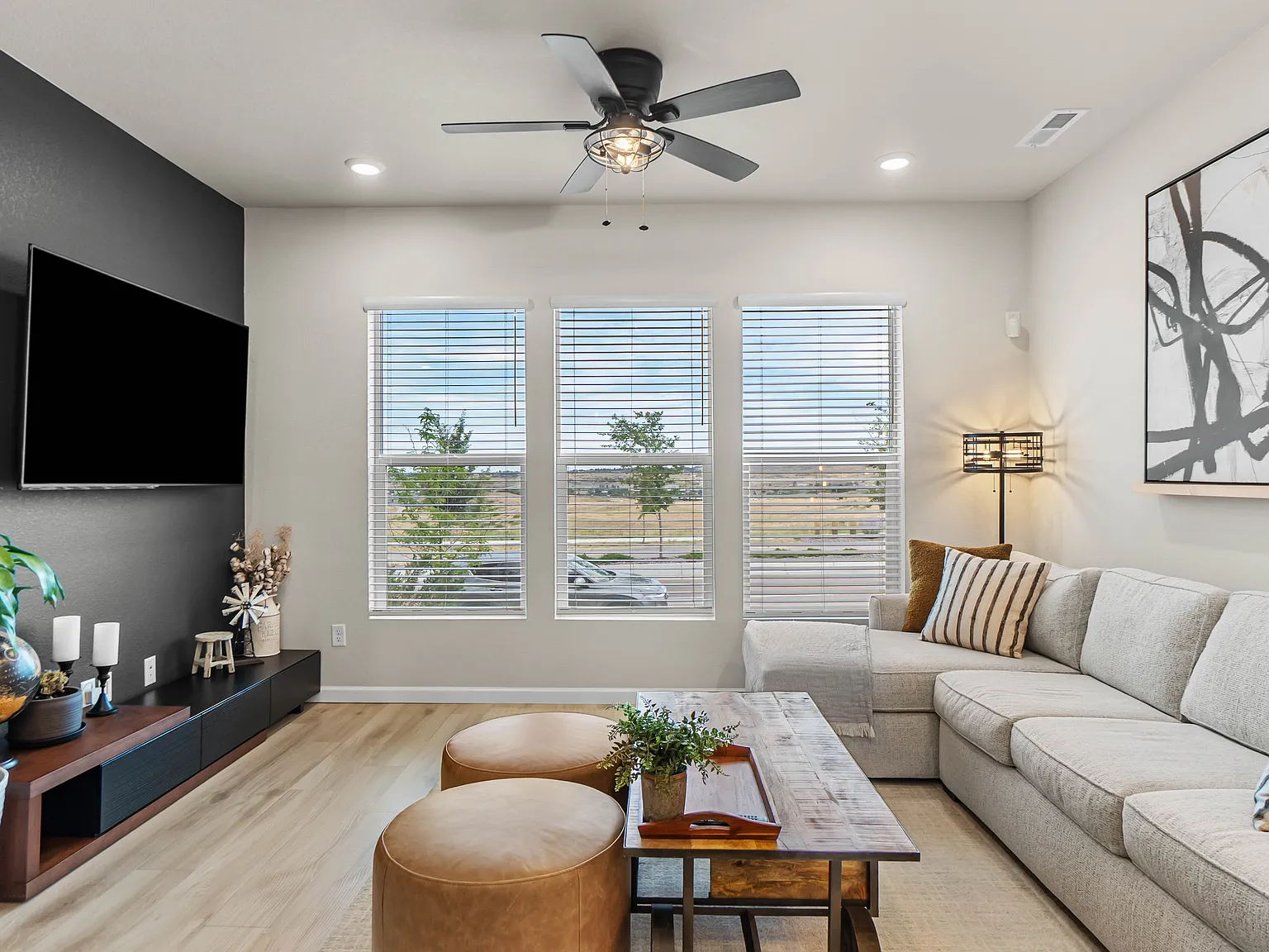 3 bed, 1590 sqft, $3,300 — Photo 2