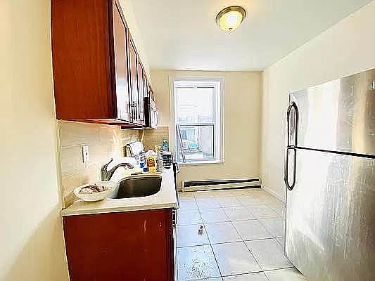 5th image of 584 Bradford St #2