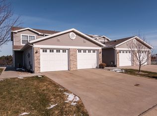 551 Pointe Ct SW, Rochester, MN 55902