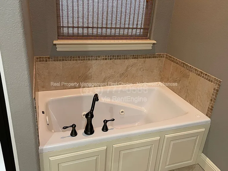 8763 Apple Gln — Photo 16