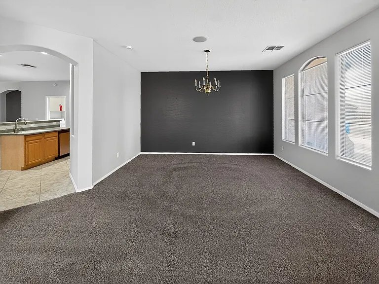 2421 W Ellis St — Photo 7
