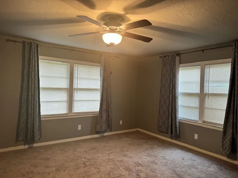 1105 N White Oak Rd — Photo 11