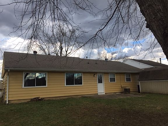 Fenced back yard w/shed