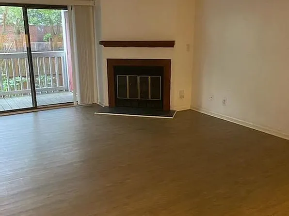 2325 Sea Shell Rd APT 105, Virginia Beach, VA 23451