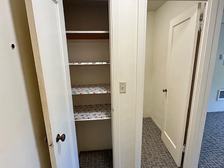 Eugene Manor Apartments — Photo 6
