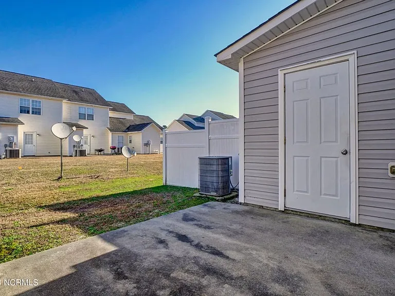 202 Bridgewood Dr — Photo 18