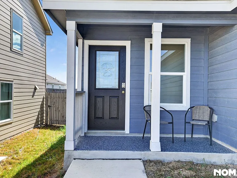 241 Payton Pl — Photo 2