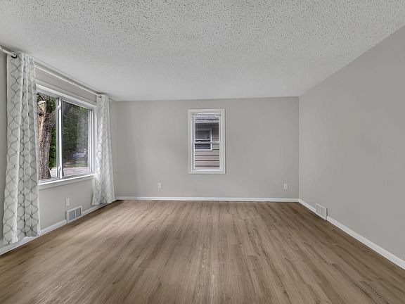 4th image of 808 5th Ave SE