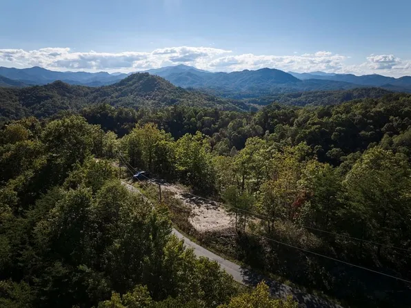 981-983 Mountainside Dr, Bryson City, NC 28713