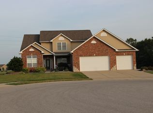 8401 Herrick Park Dr, Troy, IL 62294