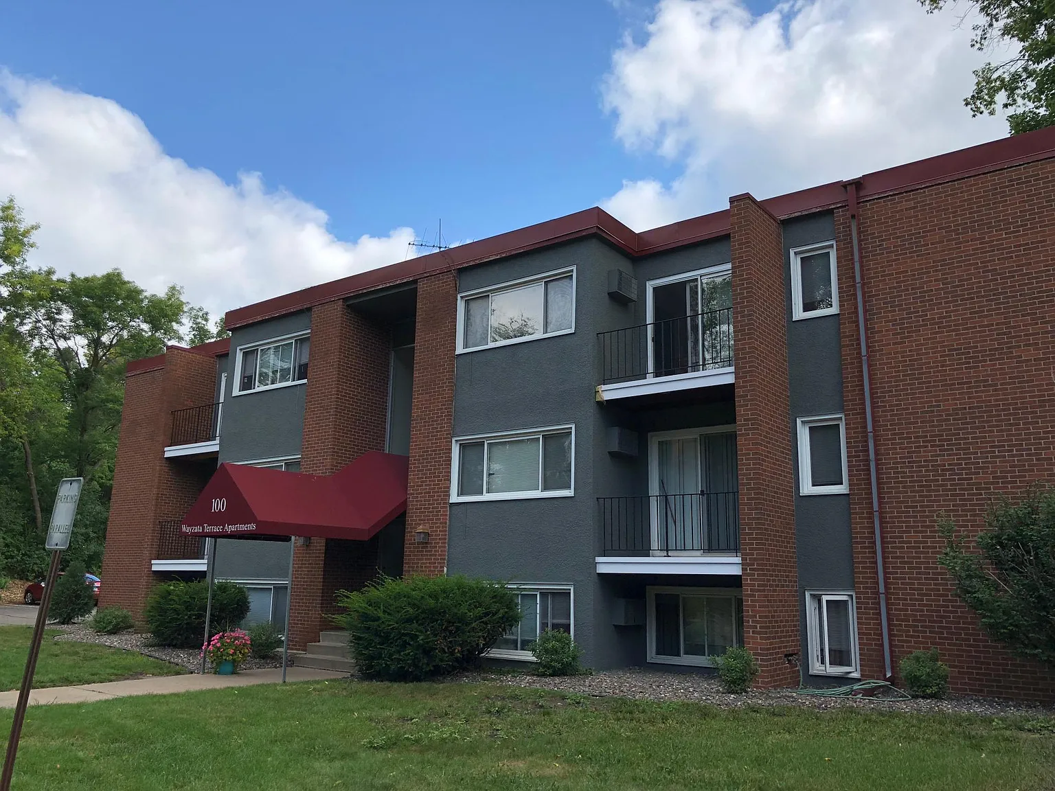 Wayzata Terrace Apartments — Photo 1