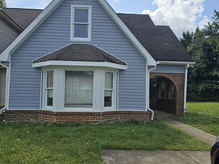 2798 Country Ct SE #B — Photo 1