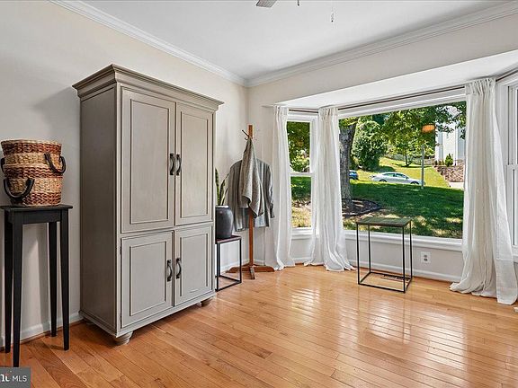 4th image of 16065 Deer Park Dr