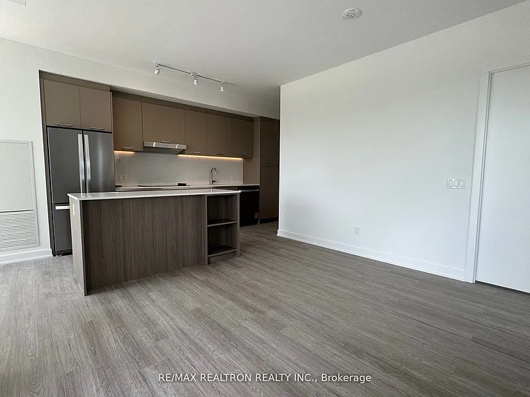 8188 Yonge St #405 — Photo 13