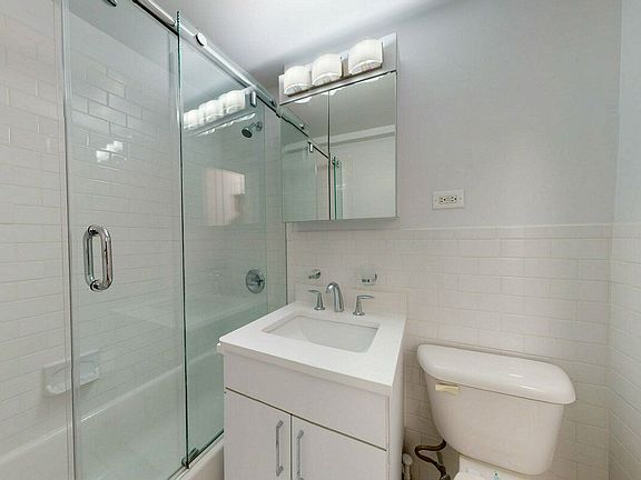 4th image of 20 Beekman Pl APT 2G