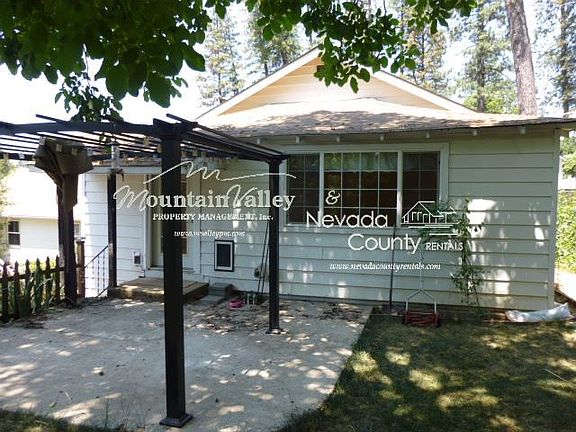 3rd image of 126 Mainhart Dr