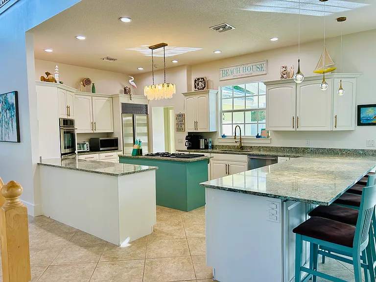 608 Key Royale Dr — Photo 4