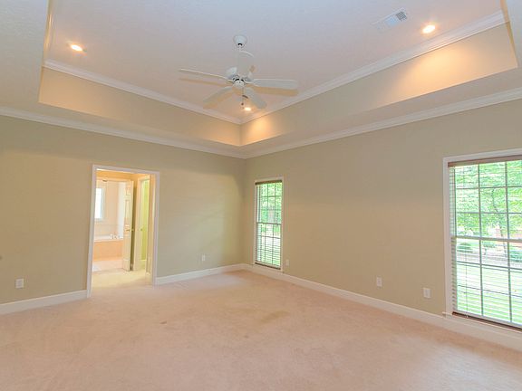 LARGE MASTER BEDROOM