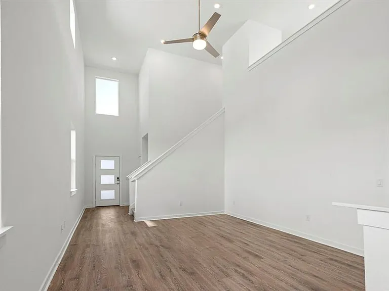 7911 Linda Michelle Ln — Photo 4