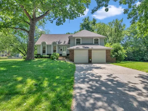 10515 Meadow Ln, Leawood, KS 66206