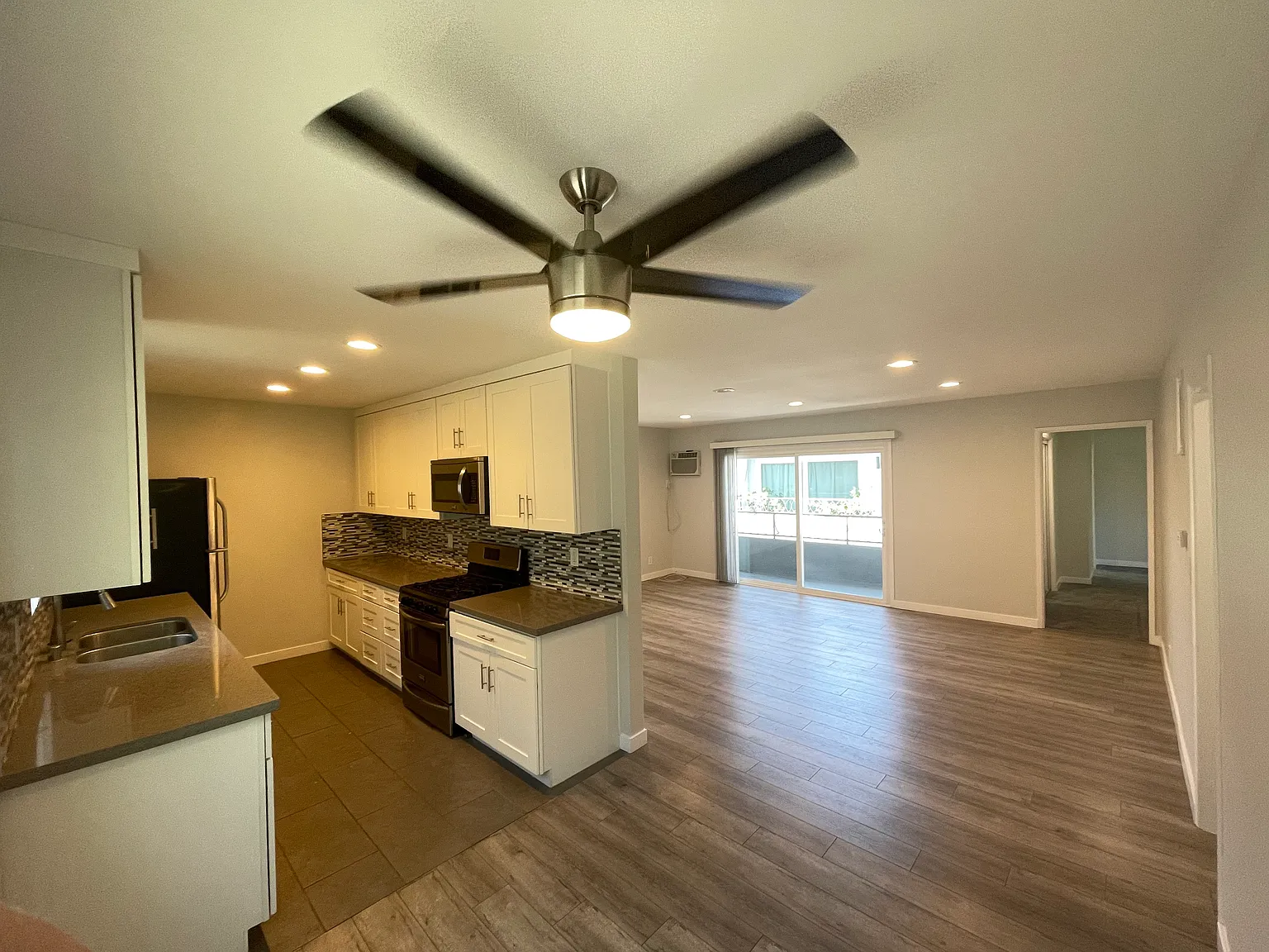 2 bed, 1200 sqft, $3,498 — Photo 2
