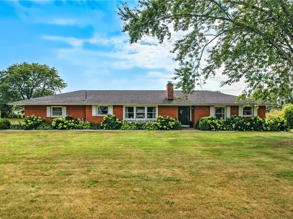 4890 Lakeview Dr, Hermitage, PA 16148