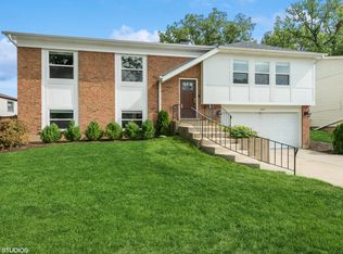 1059 Cambridge Dr, Buffalo Grove, IL 60089