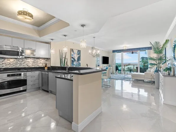 2650 Lake Shore Drive #302, Riviera Beach, FL 33404