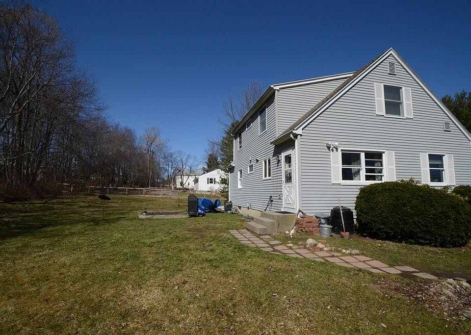 2nd image of 46 Chesterfield Dr