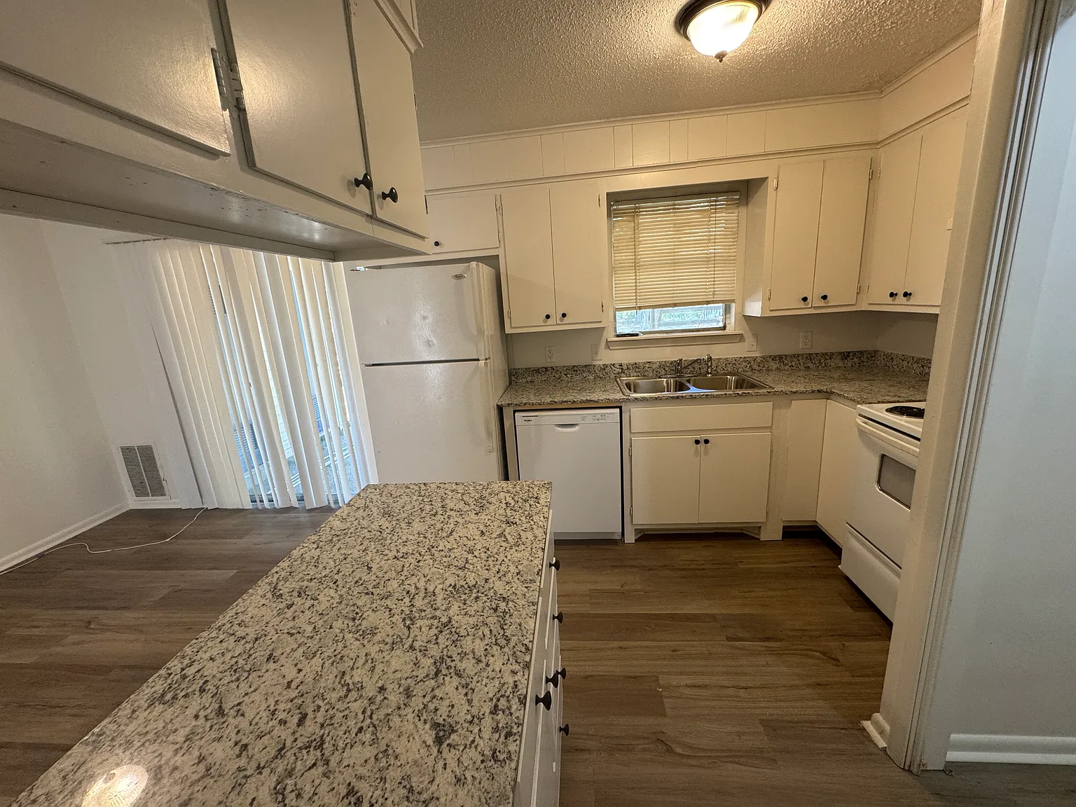 2 bed, 1000 sqft, $795 — Photo 4
