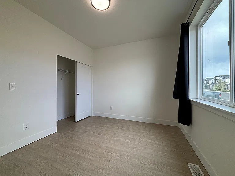 842 Greenfield Dr — Photo 4