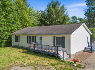 3079 Parrotts Pointe Rd, Indian River, MI 49749