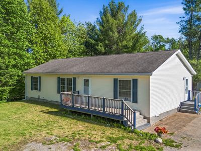 3079 Parrotts Pointe Rd, Indian River, MI, 49749