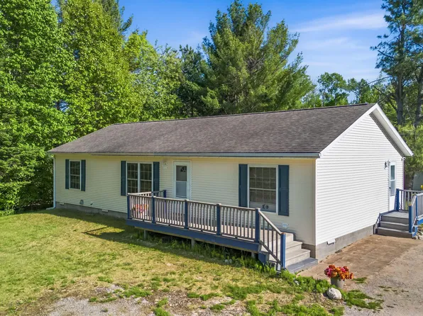 3079 Parrotts Pointe Rd, Indian River, MI 49749
