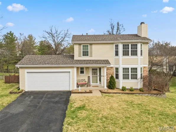 8 Westglen Ct, Saint Peters, MO 63376