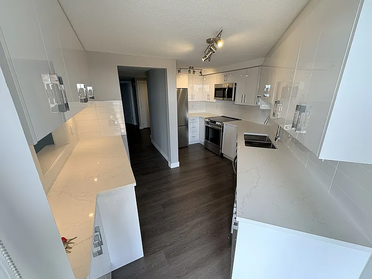 5733 Cambie St — Photo 15