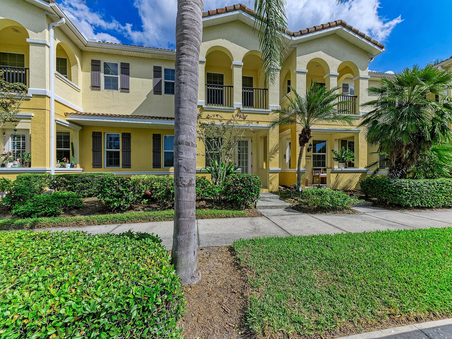 3 bed, 2.5 bath, 1661 sqft, $2,950 — Photo 3