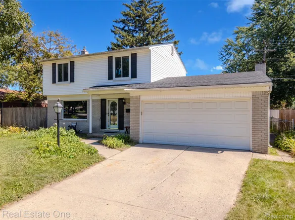 41744 Mae Wood Dr, Sterling Heights, MI 48313